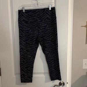 Zella Black and White Patterned cropped Leggings